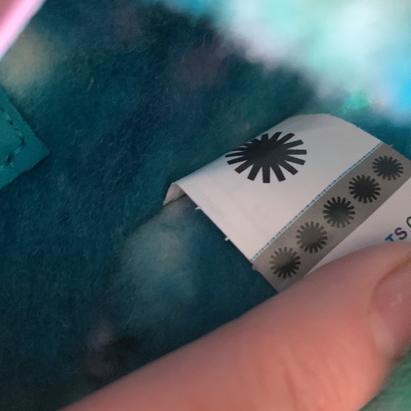 Ugg Yeah (aquatic blue) marble slipper /slide size 7 NWOT - Picture 9 of 11